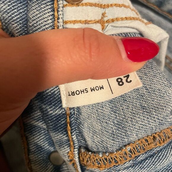 PacSun High Rise Jean Mom Shorts Light blue Wash Lightly Distressed- Size 28 - Picture 7 of 9